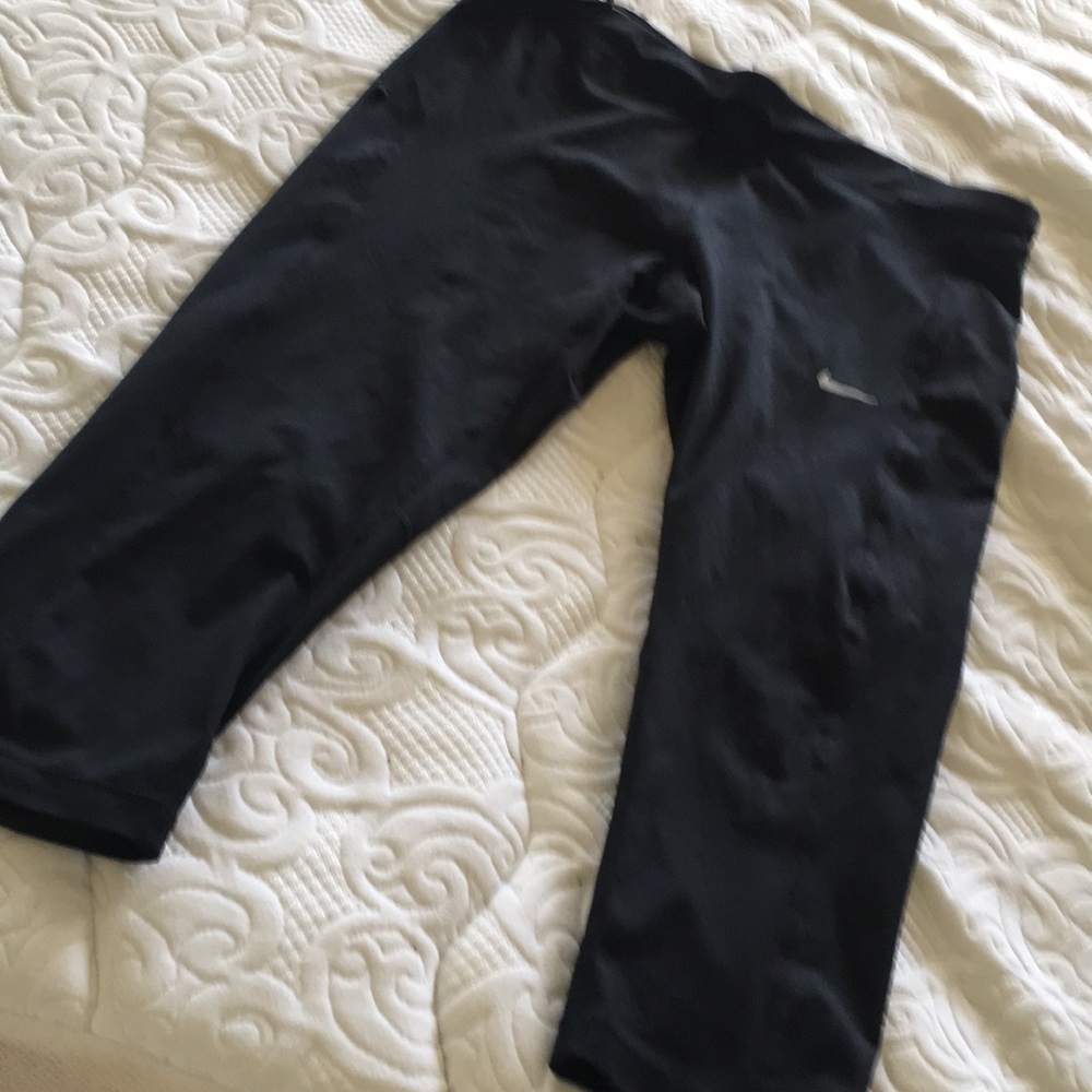 Nike Dri Fit Capri workout leggings